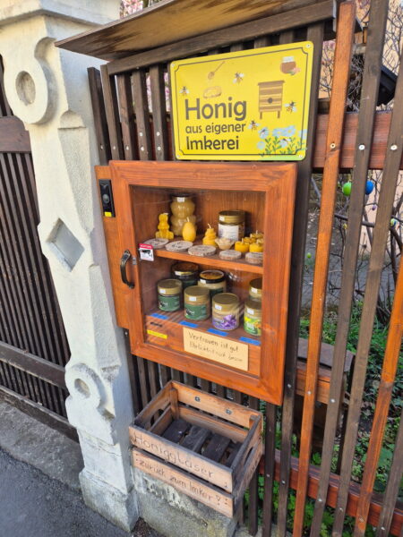 Imkerei Dresden - Honigregal Neugruna